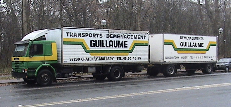 Camion de déménageur à Issy-les-Moulineaux